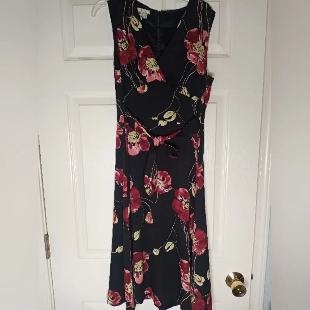 Tommy Bahama 4 Black Floral Print 93% SILK Sleeveless Zipper Lined Women's Dress